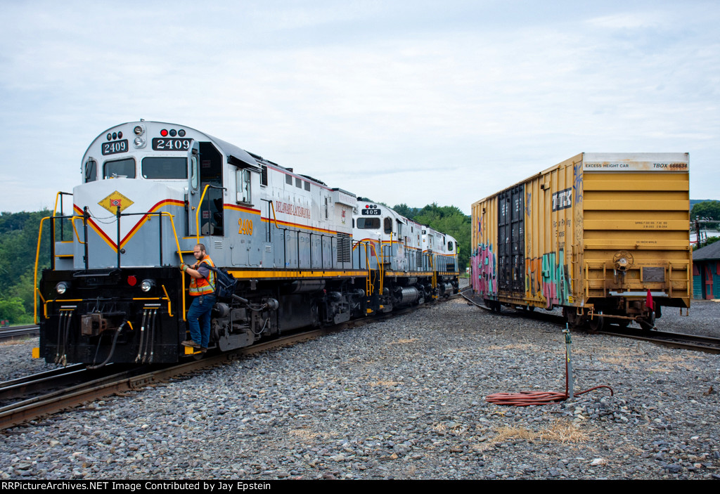 A trio of four axle ALCo's move through Bridge 60 